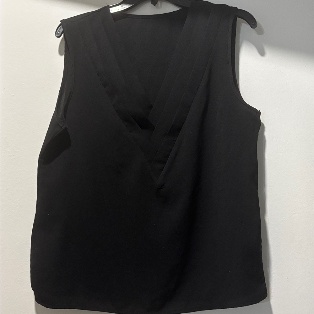 Black Sleeveless V-Neck Top - Picture 2 of 3